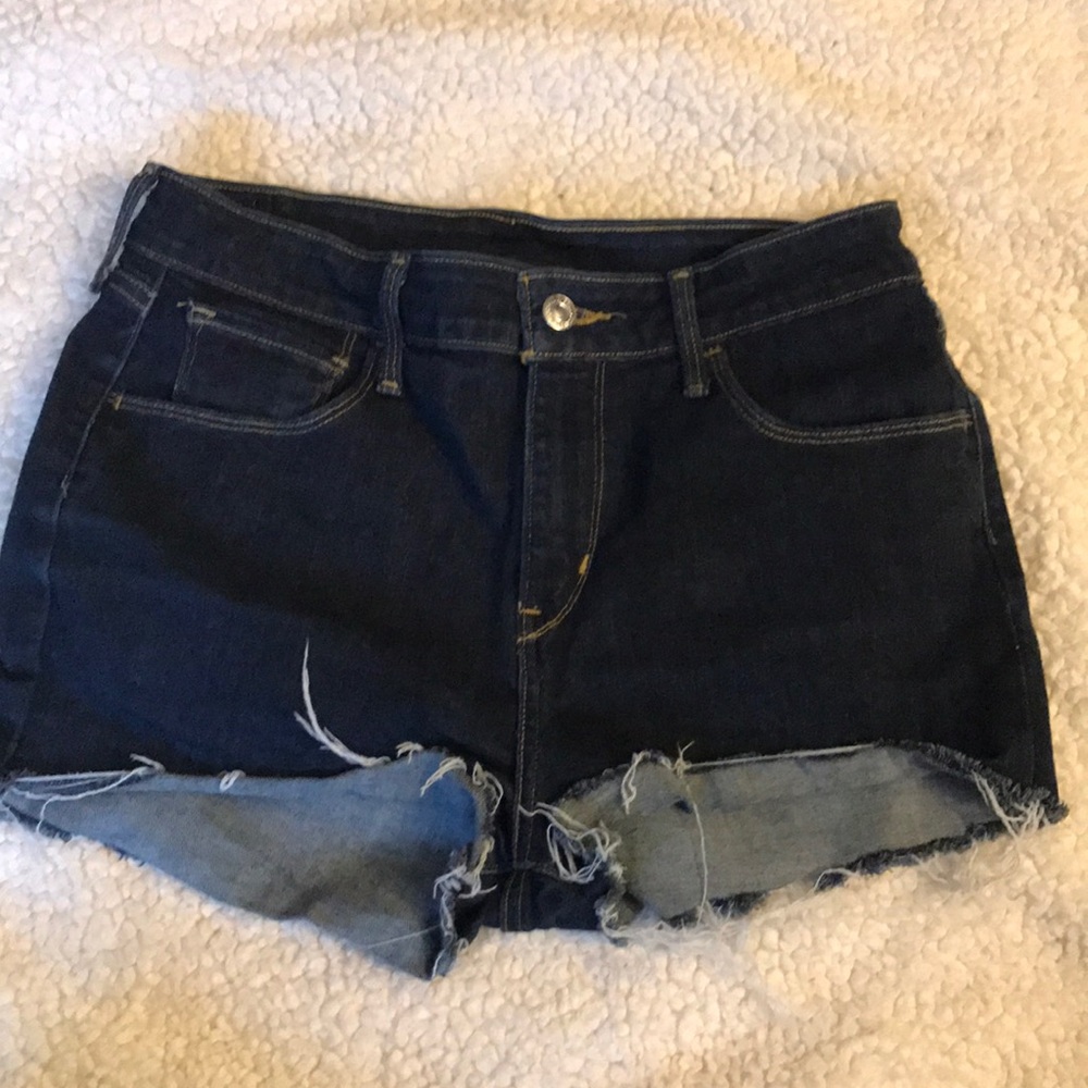 *Moving sale* Levi’s cutoff shorts